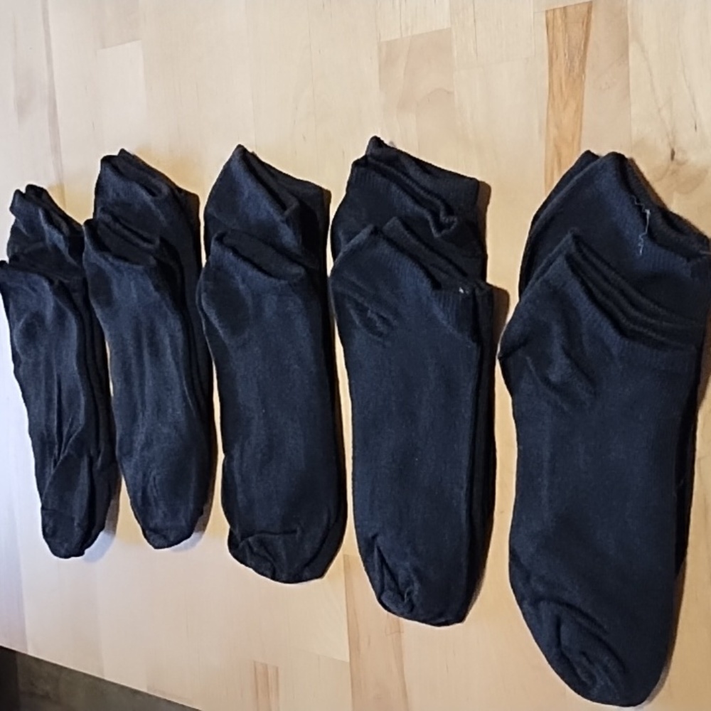 Men's black ankle socks US size 6-10  small or medium or women's. 10 Pair for $7
